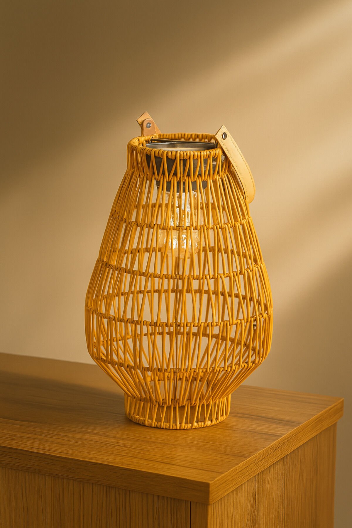 Solar Rattan Fener Lamba – Güneş Enerjili Dekoratif Bahçe ve Balkon Aydınlatma 31 cm