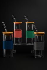 4'lü Kare Borosilikat Cam Bardak Seti Bambu Kapaklı Renkli Silikon Bantlı Pipetli 400 ml