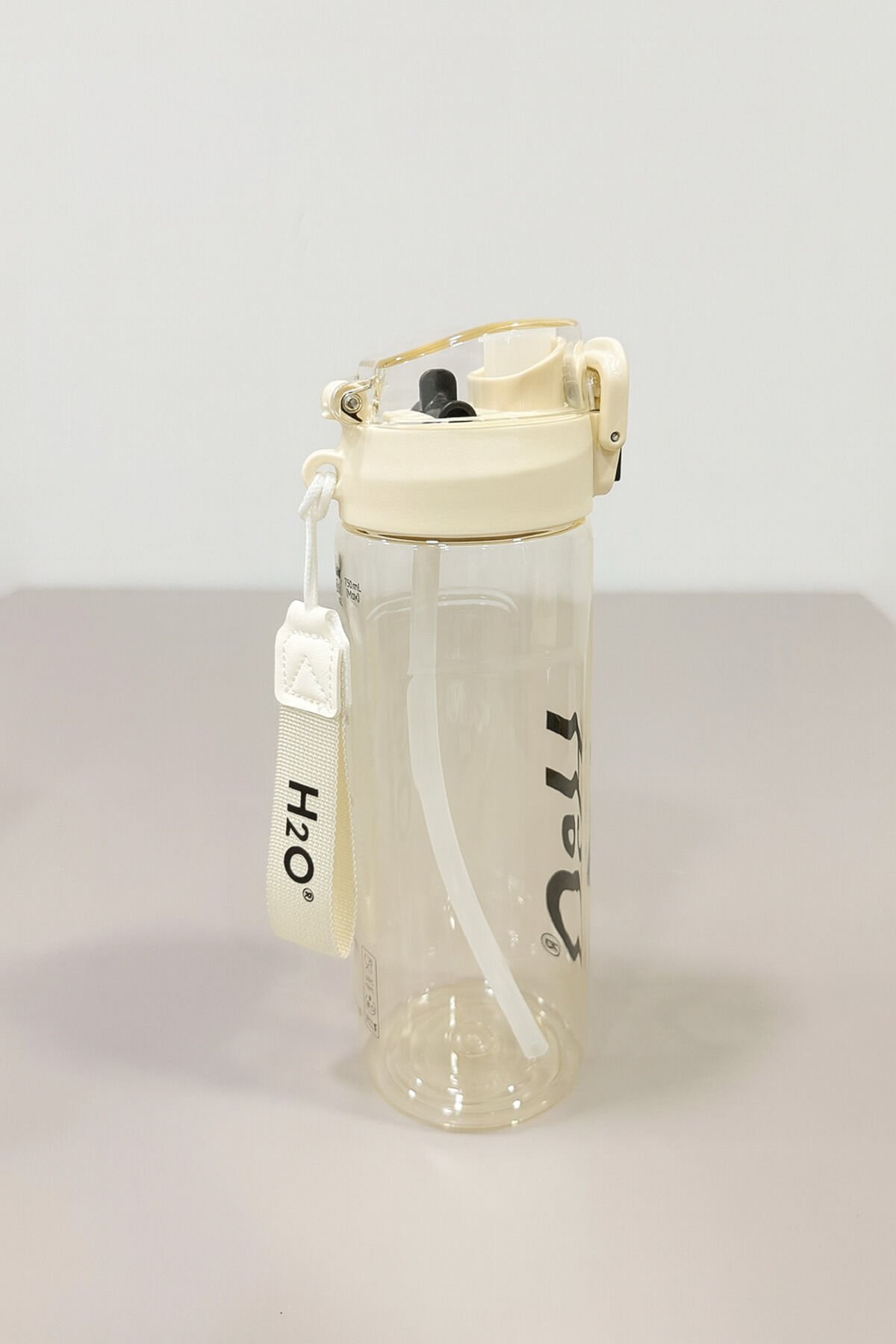 H2O Tritan Matara 750 ml BPA’sız, Darbeye Dayanıklı, Sızdırmaz Kapaklı Suluk Krem