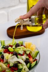 Moss 2'li Ahşap Stantlı Damlatmaz Zeytinyağı Sıvıyağ Şişesi Cam Yağdanlık Seti 1000 Ml